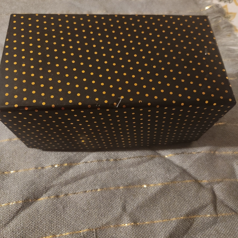 Watch with interchangeable straps. - Picture 2 of 3